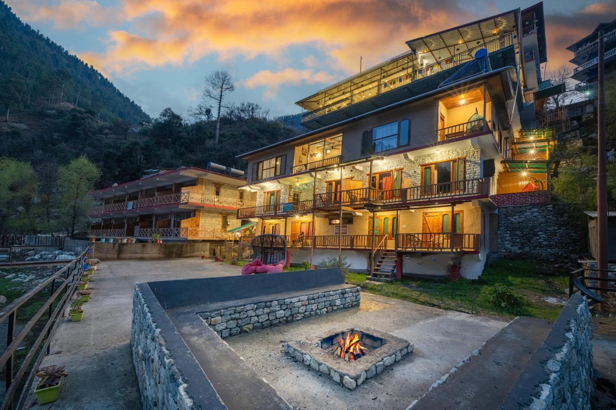 Sharda Resort-Tirthan Valley Banjār Buitenkant foto